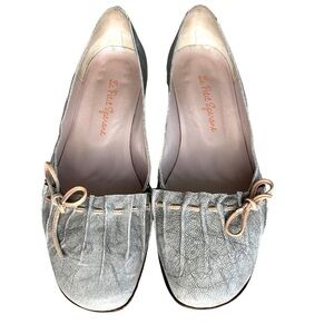 Le Petit Sperone Gray Low Heeled Round Toed Leather Shoes w/Peach Bow
